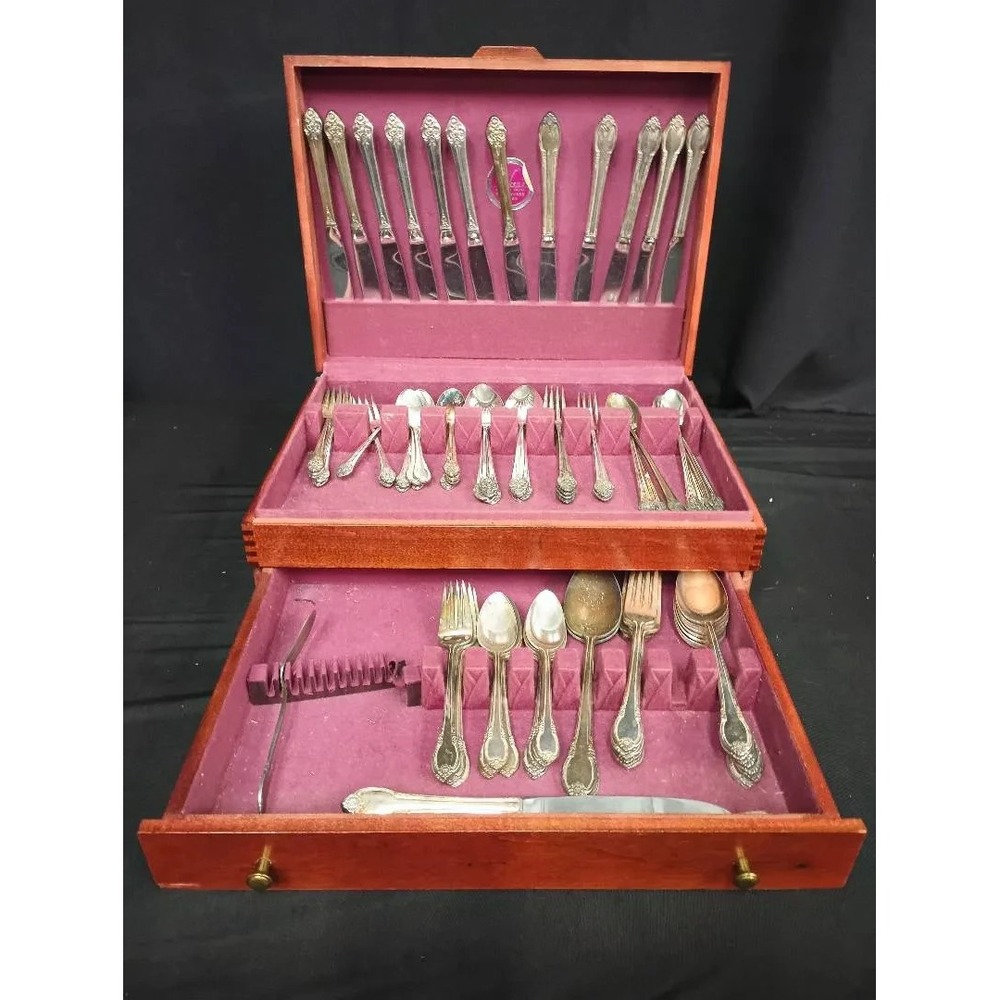 Vintage Oneida Silverplate Flatware Lot Remembrance & Plantation 87 Pc w/ Chest